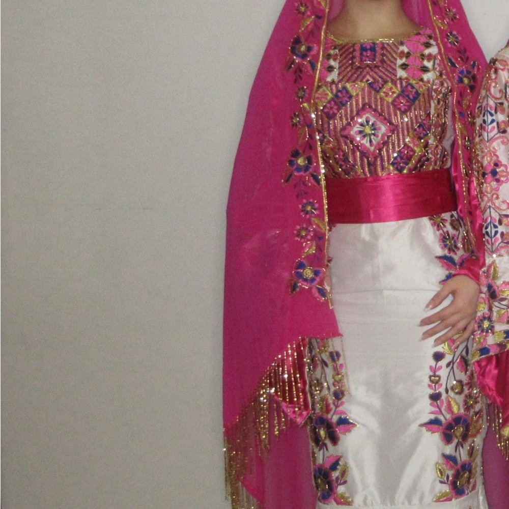 Embroidered thobe